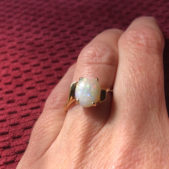 14K Yellow Gold and Opal Ring Approx Size 5 1/2 - Picture 1 of 12